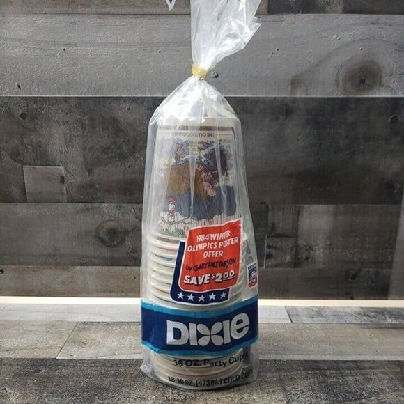 Dixie Novelty Paper Cups 1980s 18ct - 16 oz Party cups NOS Outdoor Sports - Picture 1 of 7